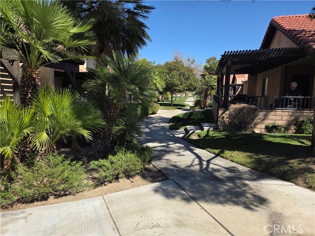 Detail Gallery Image 4 of 16 For 19099 Frances, Apple Valley,  CA 92308 - 2 Beds | 2 Baths