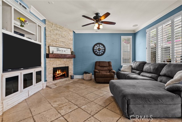 30463 Vineyard Lane, Castaic CA: https://media.crmls.org/medias/cf03992f-1bec-464b-8a84-1ef1120af85a.jpg