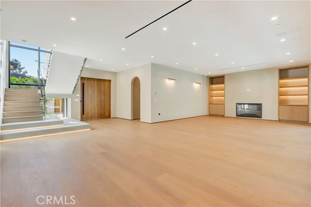 Detail Gallery Image 12 of 21 For 5149 Beeman Ave, Valley Village,  CA 91607 - 6 Beds | 6 Baths