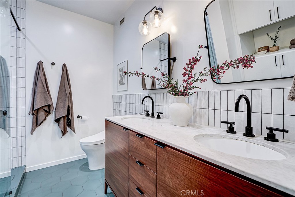https://media.crmls.org/medias/cf04352b-1ad6-44bc-8379-d9b7bb58a53d.jpg?preset=X-Large