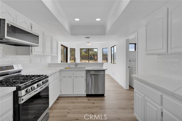 Detail Gallery Image 9 of 58 For 13027 Quapaw, Apple Valley,  CA 92308 - 4 Beds | 3/1 Baths