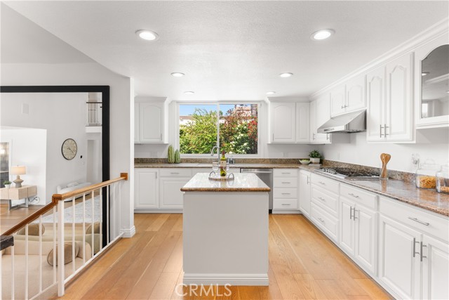 23721 Sarda Road, Valencia CA: https://media.crmls.org/medias/cf05cc75-0476-499d-b60f-e95084913609.jpg
