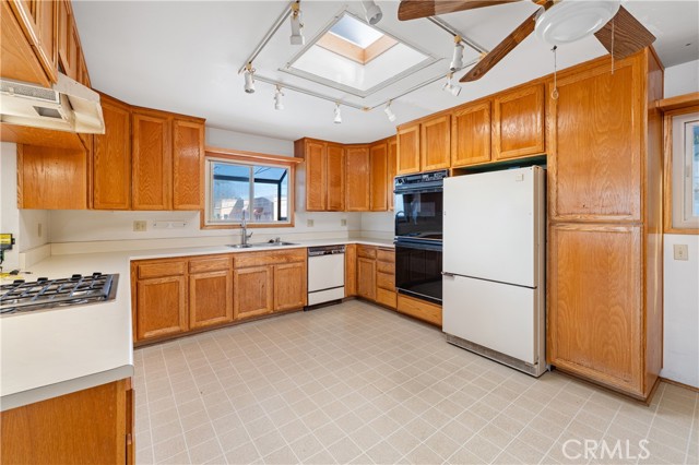 4484 Long Branch Avenue, San Diego CA: https://media.crmls.org/medias/cf0640d2-956a-41b0-bead-bf67cdfcb430.jpg