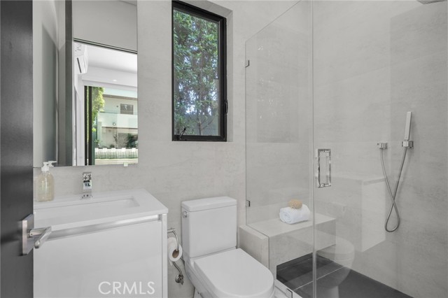 15231 Greenleaf Street, Sherman Oaks CA: https://media.crmls.org/medias/cf067418-ddce-497b-aa6e-e2ec68de6343.jpg