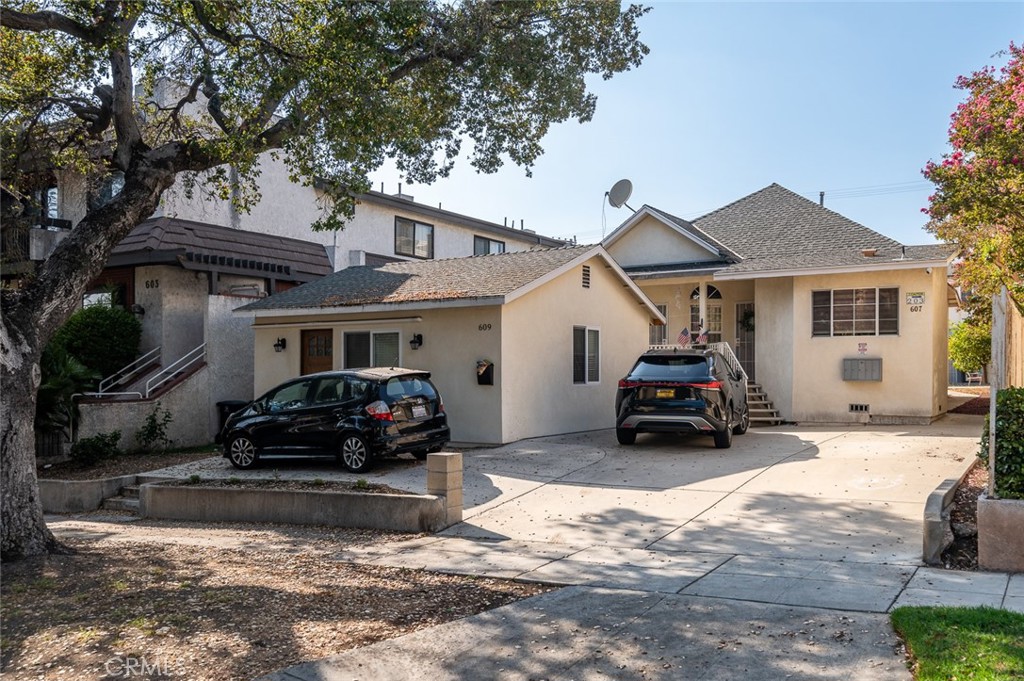 607 E Olive