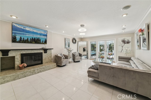 Detail Gallery Image 10 of 40 For 17675 Rainglen, Huntington Beach,  CA 92649 - 3 Beds | 2/1 Baths