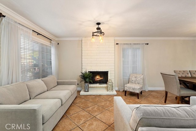 Detail Gallery Image 8 of 40 For 1027 Eclipse, Ontario,  CA 91762 - 4 Beds | 2/1 Baths