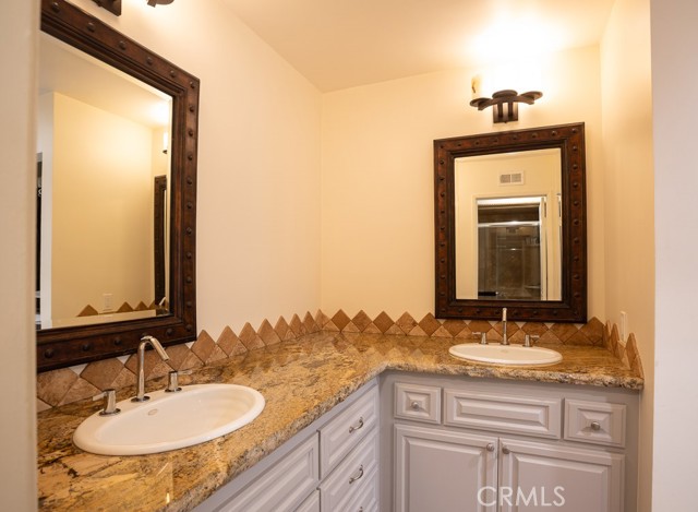 Detail Gallery Image 13 of 25 For 23930 Arroyo Park Dr #111,  Valencia,  CA 91355 - 2 Beds | 2 Baths