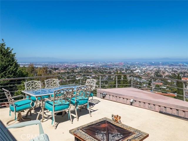 2135 Chandeleur Drive, Rancho Palos Verdes, California 90275, 5 Bedrooms Bedrooms, ,4 BathroomsBathrooms,Residential,Sold,Chandeleur,PV21147039