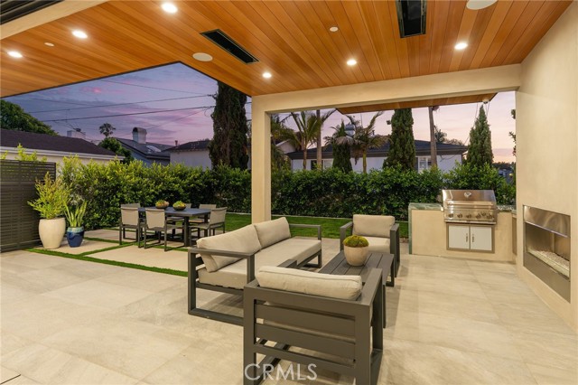 1721 Oak Avenue, Manhattan Beach CA: https://media.crmls.org/medias/cf0902b3-64f8-49d6-ac8b-1bc5f5871e47.jpg