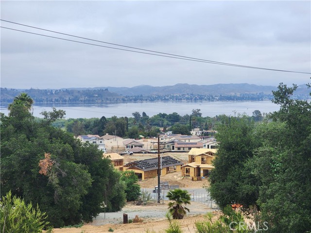 30 Lakeview, Lake Elsinore CA: https://media.crmls.org/medias/cf091368-3220-4848-ae00-12cf80b94b5e.jpg