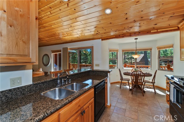 379 Fawntrail Place, Big Bear Lake CA: https://media.crmls.org/medias/cf0975f2-b5c2-4fa3-8168-3e08cc219e9d.jpg
