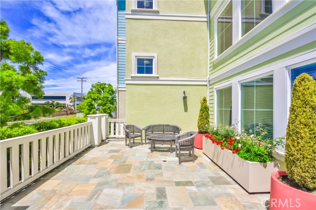 Detail Gallery Image 4 of 37 For 2367 Jefferson St #109,  Torrance,  CA 90501 - 2 Beds | 2 Baths