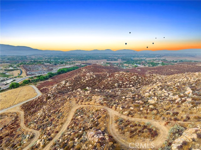 36520 E Benton Road, Temecula CA: https://media.crmls.org/medias/cf0a1e76-8390-462e-9cd8-4a65133bea54.jpg