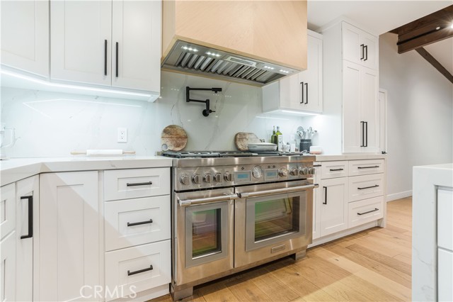 22410 Collins Street, Woodland Hills CA: https://media.crmls.org/medias/cf0b802e-ef83-464e-b162-66b3f9d16d3f.jpg
