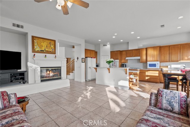 22440 Skylake Place, Saugus CA: https://media.crmls.org/medias/cf0bac18-ad99-4415-b776-ba3d7e842e9f.jpg