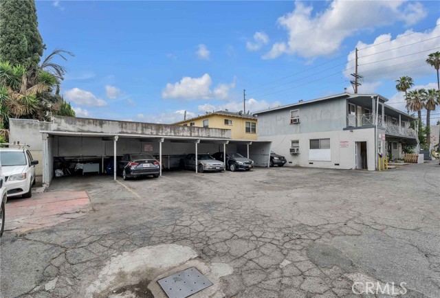 6862 Hazeltine Avenue, Van Nuys CA: https://media.crmls.org/medias/cf0cf01b-6de2-460a-b9b4-c381c6736f1b.jpg