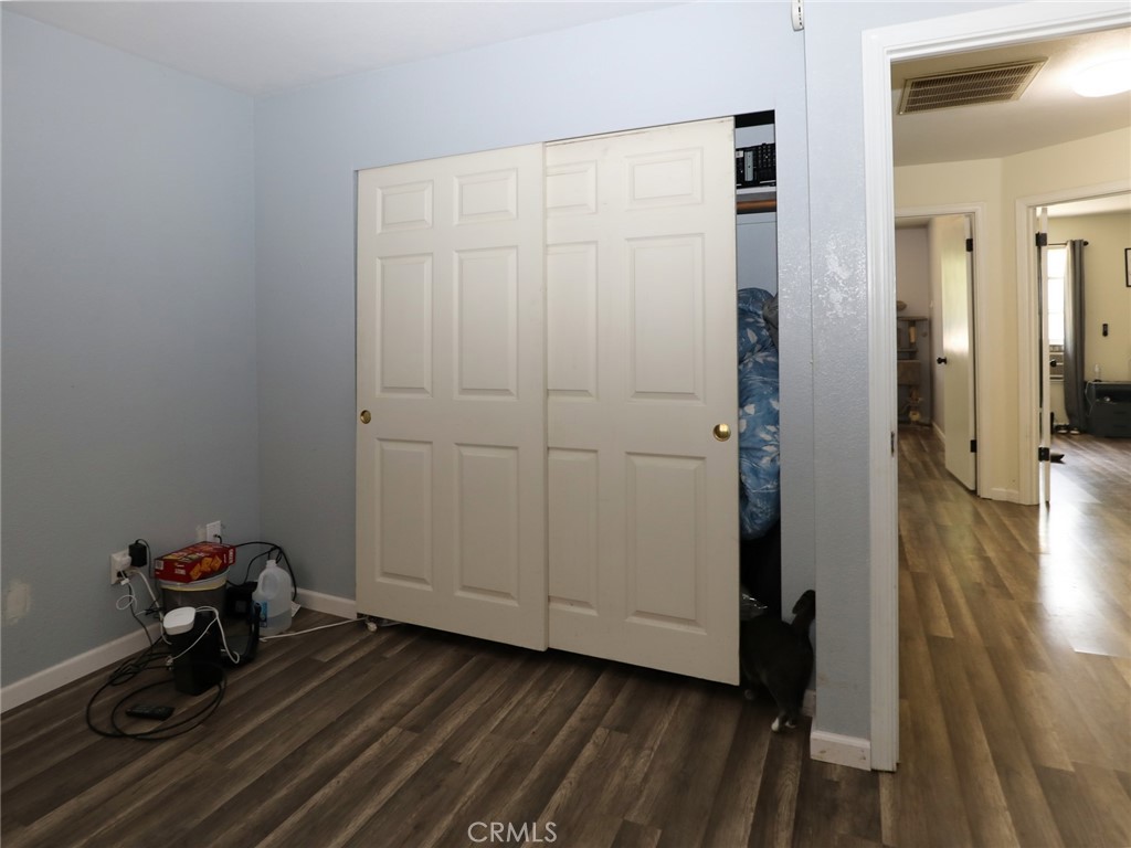 https://media.crmls.org/medias/cf0d65c8-03b0-4d05-8f21-a7e427e667c0.jpg?preset=X-Large