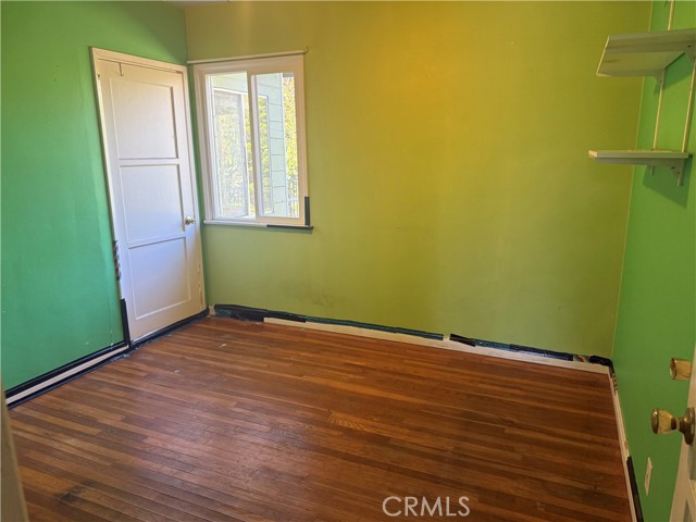 Detail Gallery Image 4 of 14 For 19131 Lanark, Reseda,  CA 91335 - 5 Beds | 2 Baths