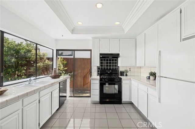 Detail Gallery Image 18 of 26 For 2030 Port Weybridge, Newport Beach,  CA 92660 - 3 Beds | 2 Baths