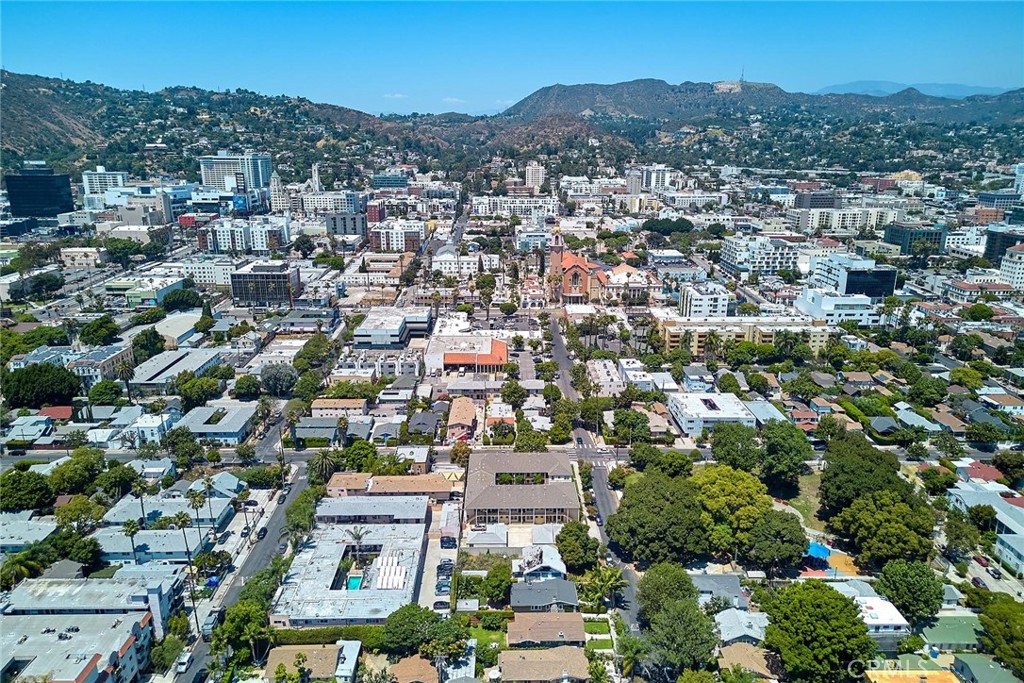 https://media.crmls.org/medias/cf0f03d7-a478-4493-83c1-a3ea8967a698.jpg?preset=X-Large
