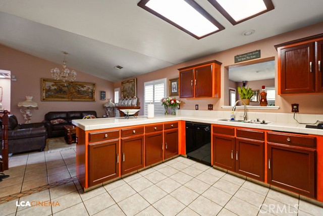 Detail Gallery Image 8 of 21 For 2209 Ruffino Ct., Delano,  CA 93215 - 4 Beds | 3 Baths