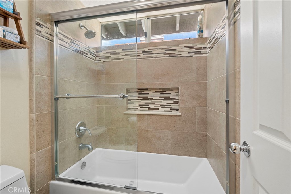 MLS #OC25192282 image #32