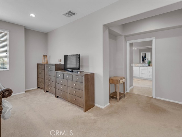 5637 Como Circle, Woodland Hills CA: https://media.crmls.org/medias/cf109210-3611-4605-9f99-c5ac4300fc56.jpg