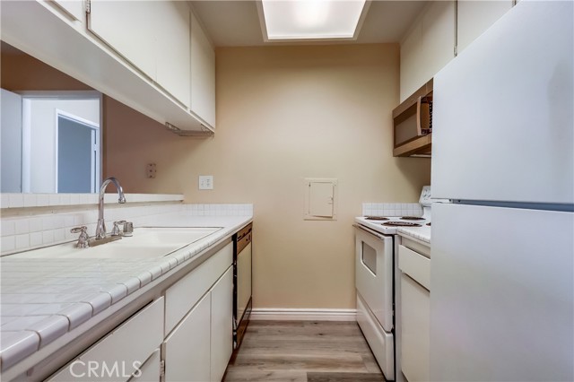 5585 E Pacific Coast, Long Beach CA: https://media.crmls.org/medias/cf117fb3-c089-4b30-a6d5-289e4474bd54.jpg