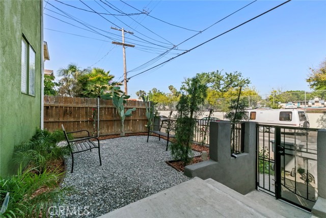 142 S Savannah Street, Los Angeles CA: https://media.crmls.org/medias/cf12026f-c956-467f-9ca2-7d48e41f8653.jpg