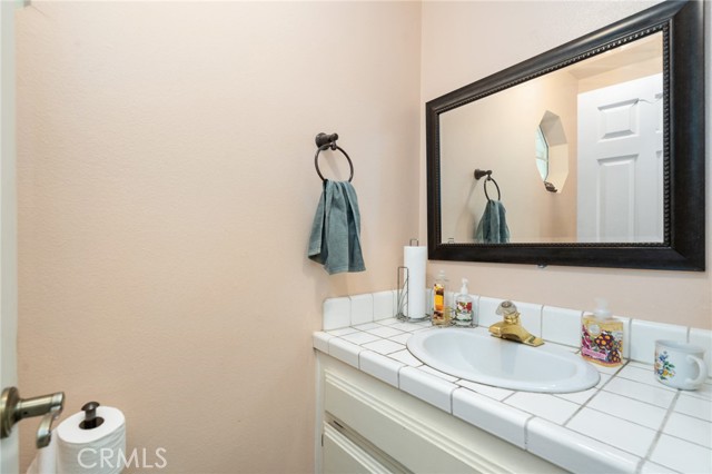 Detail Gallery Image 13 of 30 For 8021 Macron St, Oak Hills,  CA 92344 - 3 Beds | 2/1 Baths