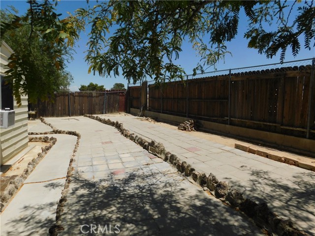 272 Desert Breeze Drive, California City CA: https://media.crmls.org/medias/cf1212f8-193a-4a9e-a81a-8e982590efb9.jpg