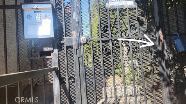 Detail Gallery Image 2 of 18 For 13203 Vanowen St #8,  North Hollywood,  CA 91605 - 2 Beds | 3 Baths