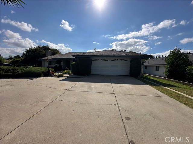 5302 N Grandview Avenue, Yorba Linda CA: https://media.crmls.org/medias/cf12ab23-4b46-4a36-ace8-9a0b147c9e52.jpg