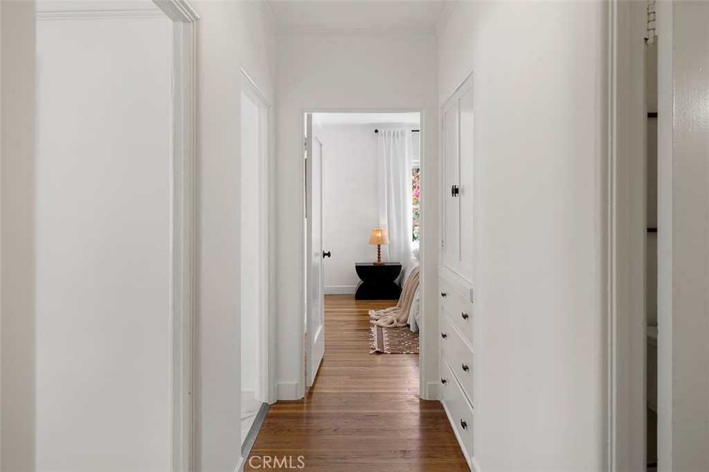 https://media.crmls.org/medias/cf12b041-08f2-4f6d-a07f-456bc5f306bc.jpg?preset=X-Large