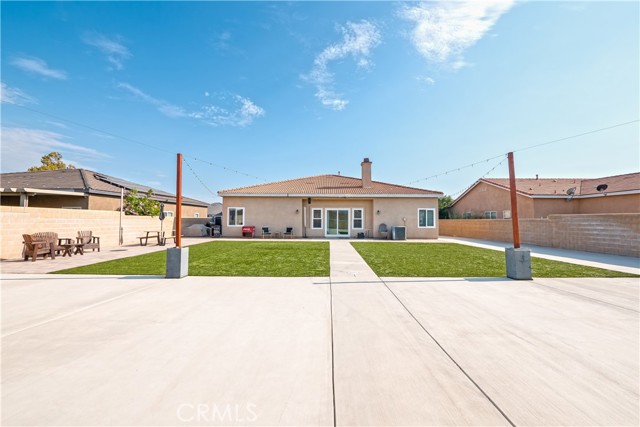 1586 W Mcwethy Street, Rialto CA: https://media.crmls.org/medias/cf12be73-4e0f-48a1-bdb1-bc512c7f8bc7.jpg
