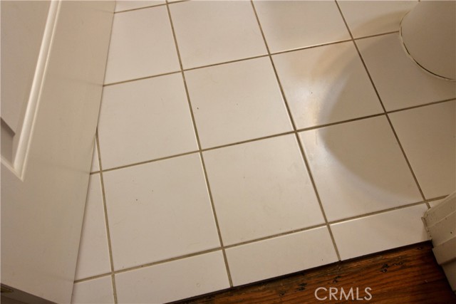 Bathroom floor tile