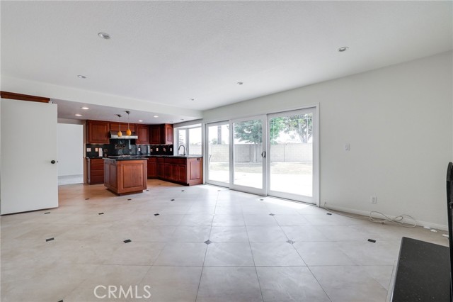 Detail Gallery Image 6 of 15 For 19082 Plum Tree Ln, Huntington Beach,  CA 92646 - 4 Beds | 3 Baths