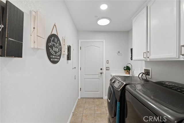 9925 Sierra Vista Road, Phelan CA: https://media.crmls.org/medias/cf13bbcc-5eec-4817-80a4-5585e43e1549.jpg