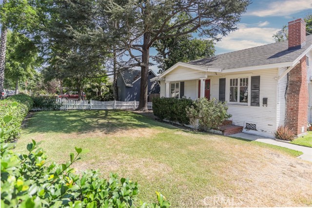 1206 N Keystone, Burbank CA: https://media.crmls.org/medias/cf1513aa-4669-4485-a8e8-1d3a28dd12c1.jpg