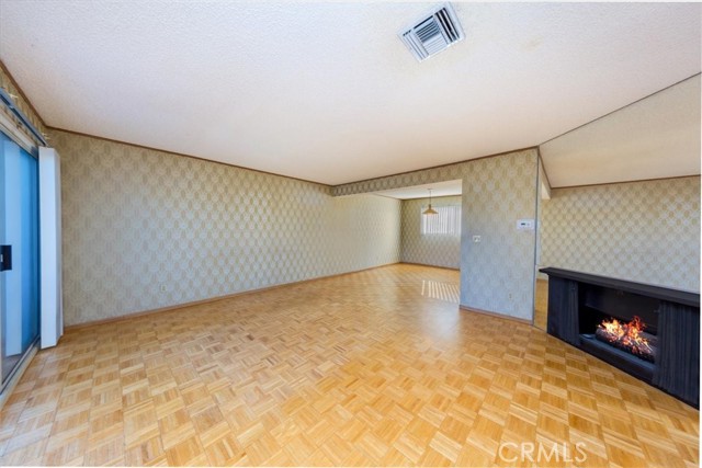 Detail Gallery Image 4 of 12 For 18550 Hatteras St #91,  Tarzana,  CA 91356 - 2 Beds | 2/1 Baths