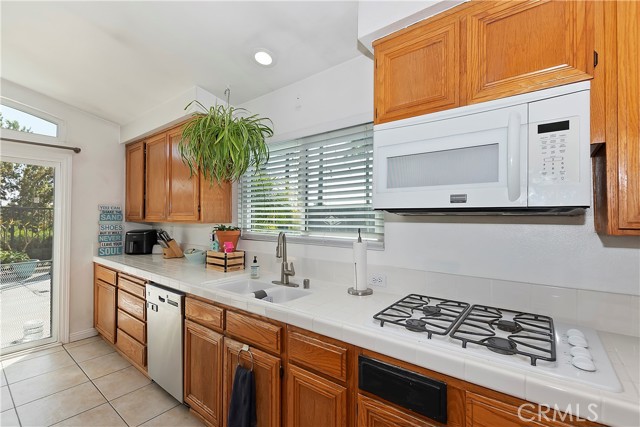 Detail Gallery Image 9 of 24 For 2201 Wagon Train St, Corona,  CA 92878 - 4 Beds | 2 Baths