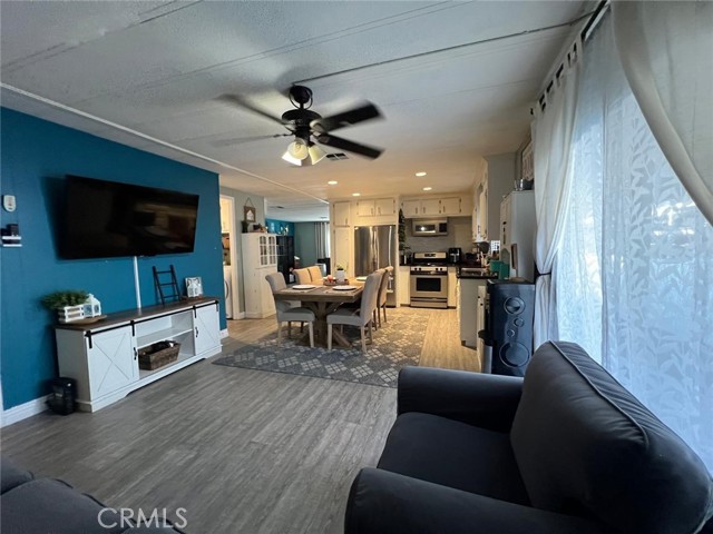 Detail Gallery Image 10 of 34 For 201 W Collins Ave #40,  Orange,  CA 92867 - 2 Beds | 2 Baths