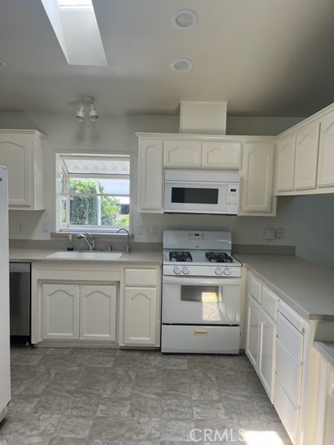 14851 Jeffrey Road, Irvine CA: https://media.crmls.org/medias/cf16f6b9-ac69-4e5f-8502-936502f6c43f.jpg