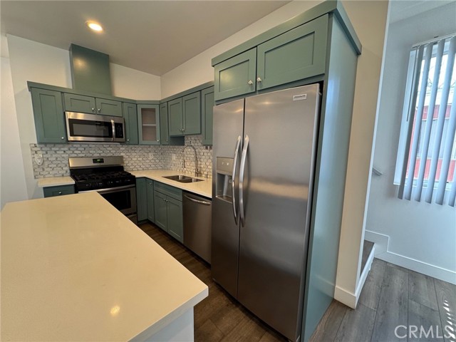 1737 1/2 Magnolia Avenue, Los Angeles CA: https://media.crmls.org/medias/cf183251-aced-4a09-809e-14967afb7848.jpg