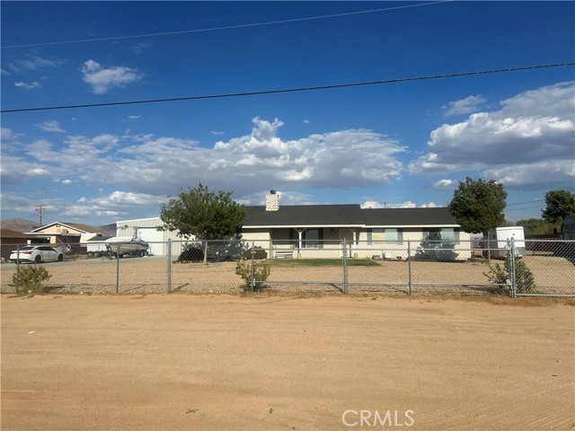 10661 Blackfoot Rd, Apple Valley, CA 92308