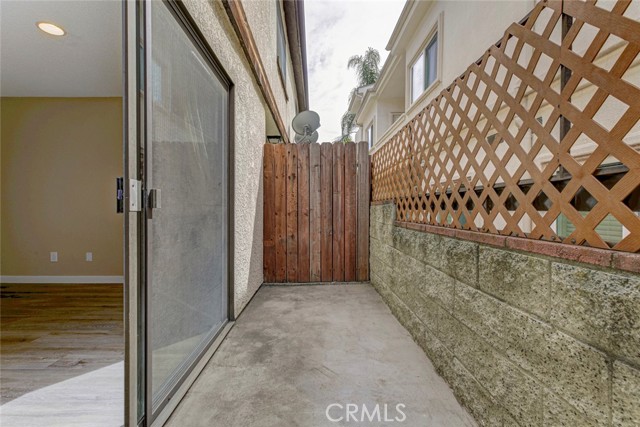 Detail Gallery Image 28 of 33 For 635 E Angeleno #D,  Burbank,  CA 91501 - 2 Beds | 2/1 Baths