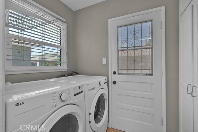 Detail Gallery Image 12 of 28 For 6107 Del Amo Bld, Lakewood,  CA 90713 - 4 Beds | 3 Baths
