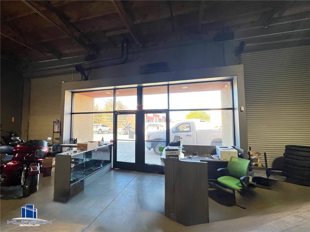 22399 Powhatan Road, Apple Valley, California 92308, ,Commercial Lease,For Rent,22399 Powhatan Road,CRHD24234997