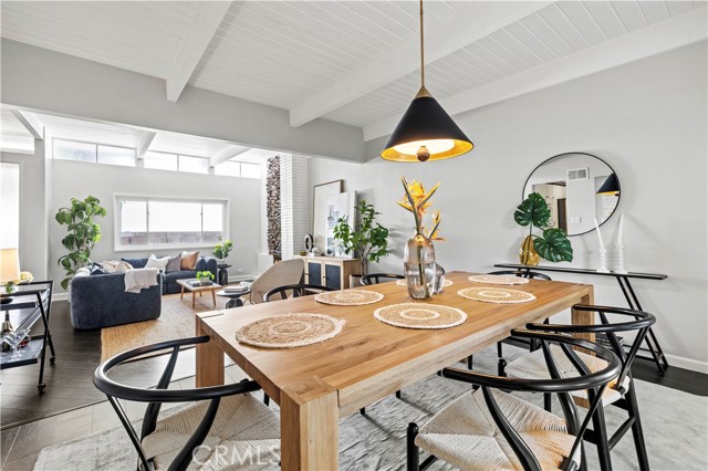 Detail Gallery Image 12 of 55 For 21206 Merridy St, Chatsworth,  CA 91311 - 4 Beds | 3 Baths